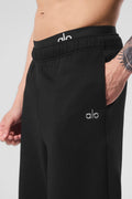 ALO ACCOLADE STRAIGHT LEG SWEATPANT - BLACK